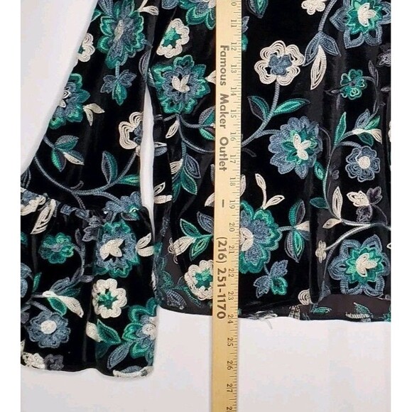 Karen Kane Velvet Embroidered Top Women Medium Floral Bell Sleeve Boho Romantic - Picture 7 of 10